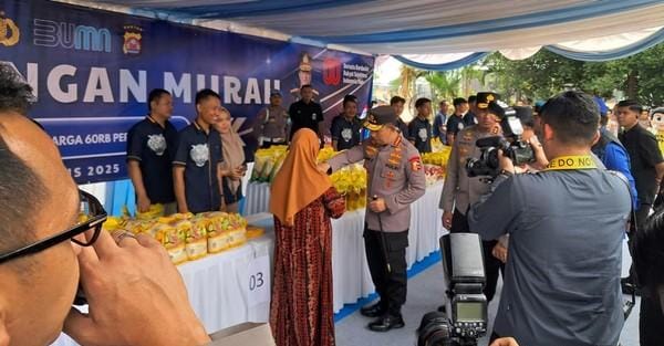Kapolri Tinjau Bazar Pangan Murah di Serang
