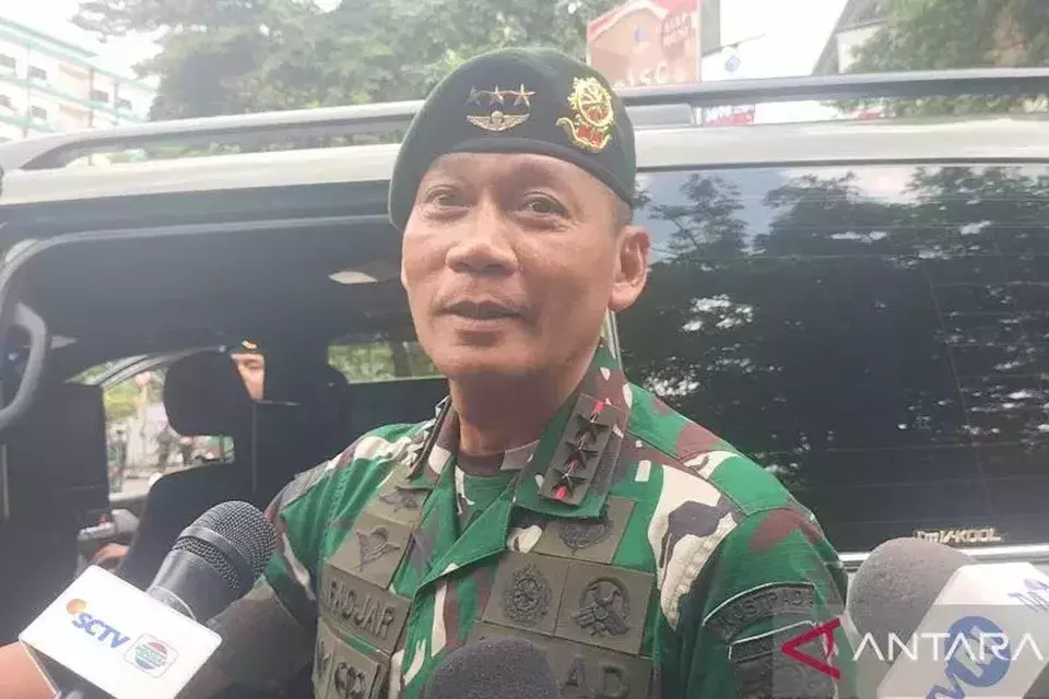 Pangkostrad Fadjar Turun ke Kwitang Untuk Dengarkan Tuntutan Massa