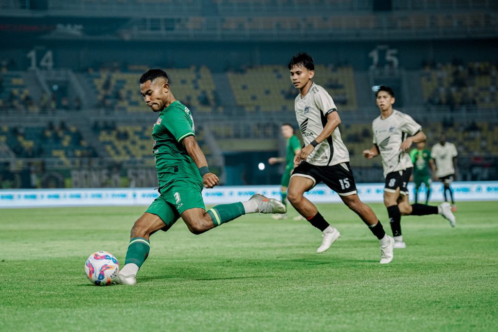 Situasi Tak Kondusif, Pertandingan PSM vs Persebaya Dibatalkan Sementara