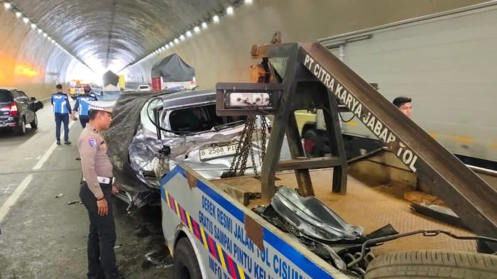 Tiga Kendaraan Tabrakan di Terowongan Kembar Tol Cisumdawu