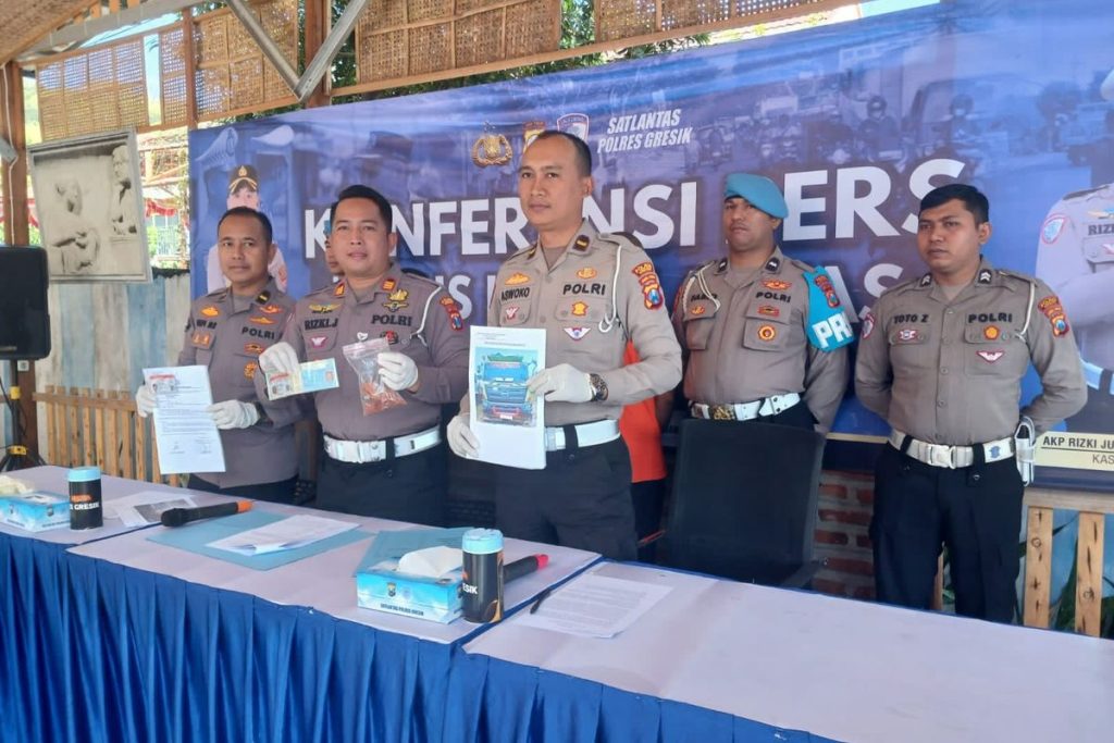 Rencana Menikah Pupus, Calon Pengantin Tewas Ditabrak Truk di Gresik