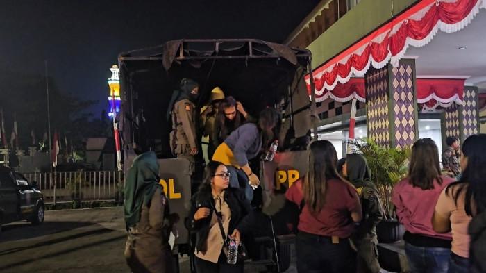 Satpol PP Gerebek Dua Rumah Prostitusi di Pasar Kemis