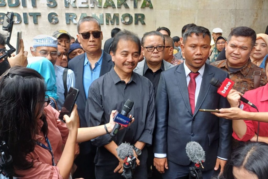 Roy Suryo Tegaskan Pemeriksaan di Polda Metro Hanya Sampai Magrib