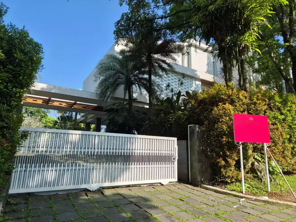 Kejagung Sita Rumah Mewah Riza Chalid di Bogor