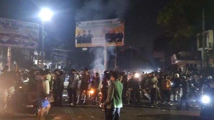 Massa Bakar Tiga Mobil di Kejati Jambi, Jurnalis Jadi Korban