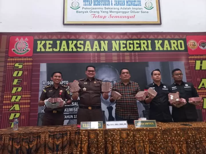 Istri Tersangka Korupsi Pupuk Kembalikan Rp991 Juta ke Kejari Karo