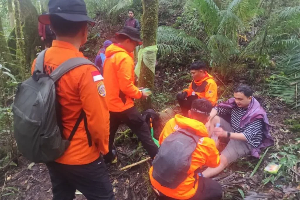 Tim SAR Selamatkan Enam Pendaki Tersesat di Gunung Nokilalaki