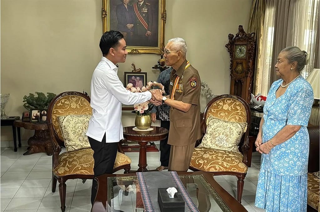 Gibran Temui Try Sutrisno, Sampaikan Undangan HUT ke-80 RI