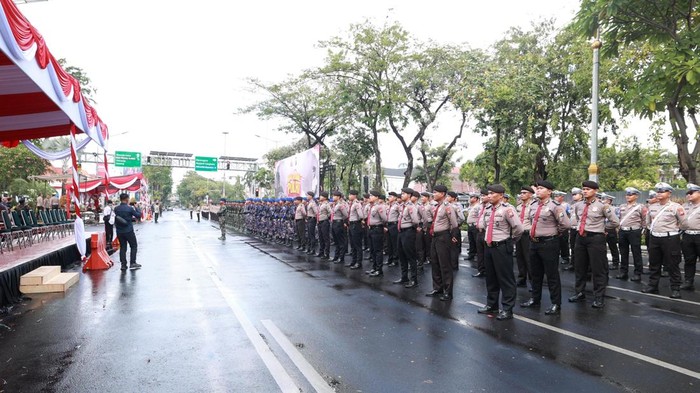 Kapolri Pimpin Upacara Hari Juang Polri 2025 di Surabaya