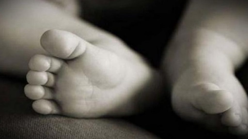 Wanita Muda Melahirkan di Toilet Musala