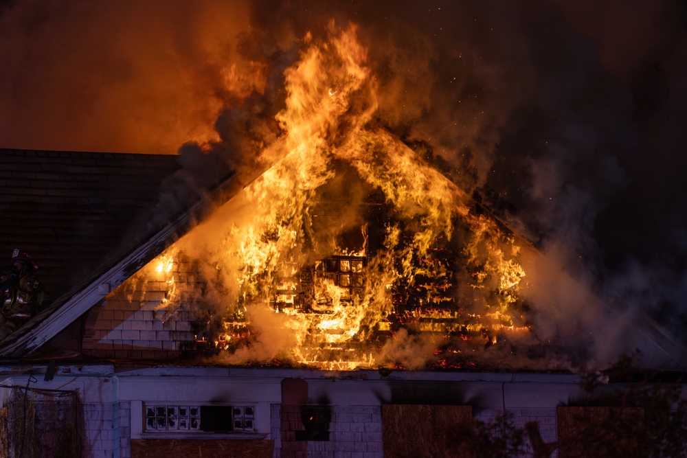 Rumah Panggung di Makassar Ludes Terbakar, Diduga Korsleting Listrik