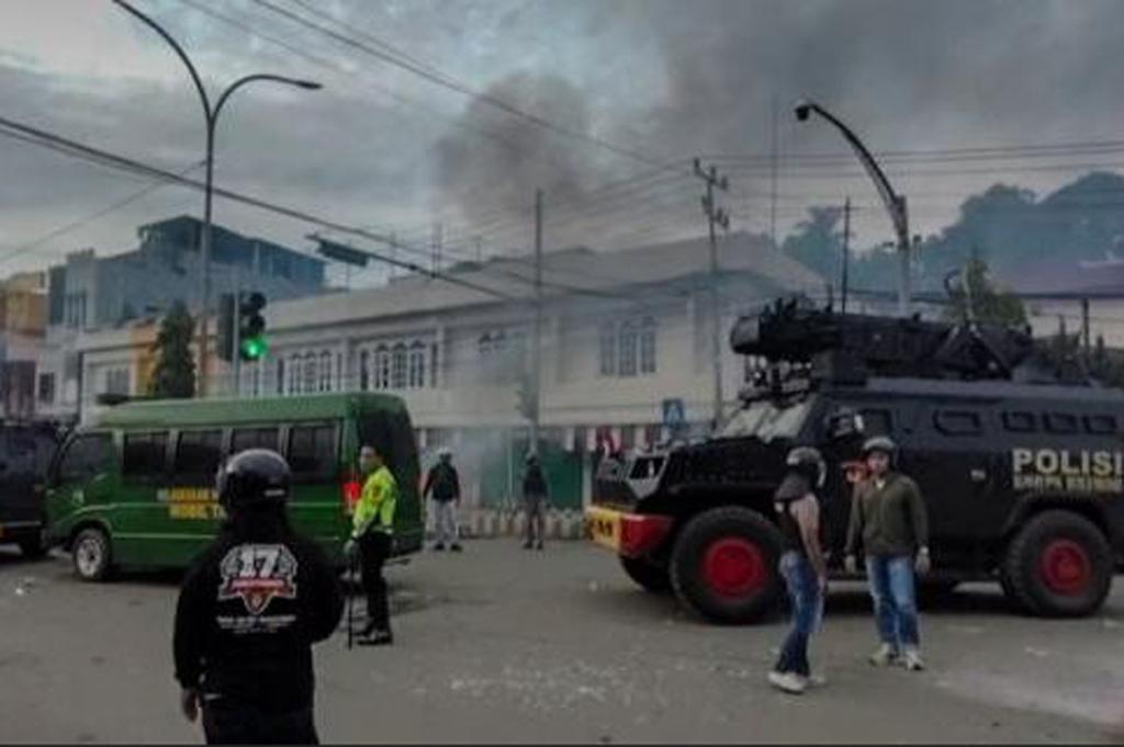 Aksi Tolak Pemindahan Tahanan NFRPB di Sorong Berujung Ricuh