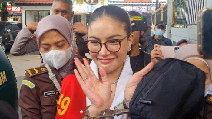 Sidang Nikita Ricuh, Hakim Skors Proses Persidangan