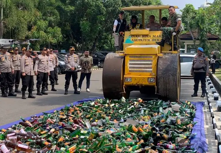 Ribuan Miras dan Obat Keras Dimusnahkan di Tasikmalaya