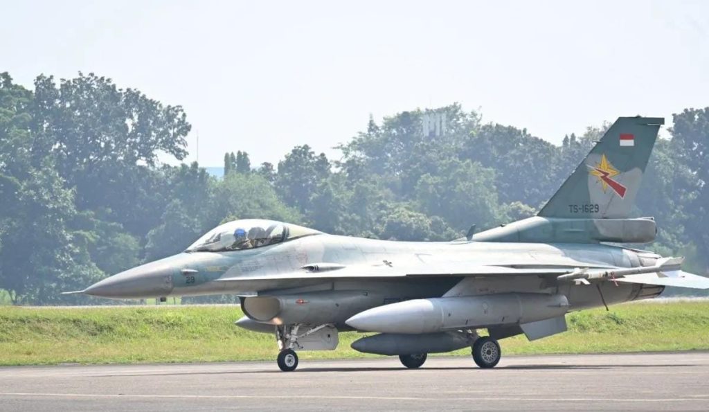 Pesawat F-16 dan T-50i Tiba di Halim untuk Gladi Demo Udara