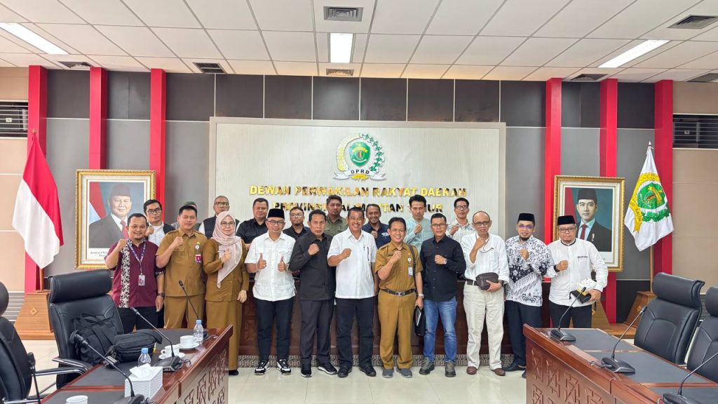 Agus Aras Minta Pemprov Awasi Pelaksanaan Gratispol di Sekolah Menengah