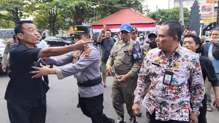 Pati Memanas: Doa Syukur Bertemu Aksi Lengser
