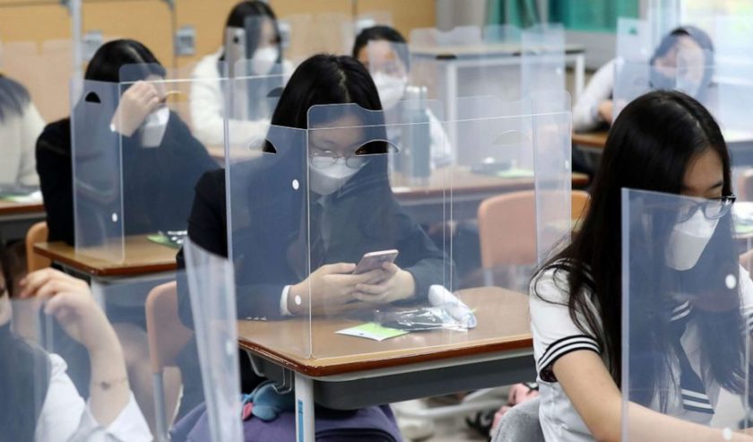 Cegah Kecanduan, Korsel Larang Ponsel di Sekolah Mulai 2026