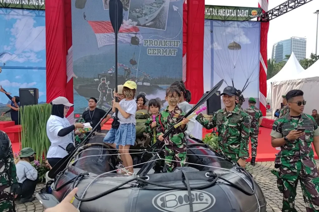 TNI AD Gelar Pameran Alutsista dan Layanan Publik di Kawasan Monas