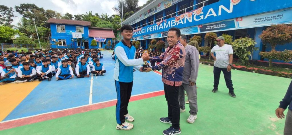 Kunjungi SMK Geologi, Ahmad Yani Ajak Siswa Miliki Jiwa Pembangunan
