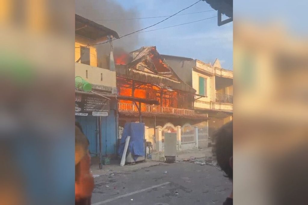 Tawuran di Makassar, 5 Rumah Hangus Terbakar