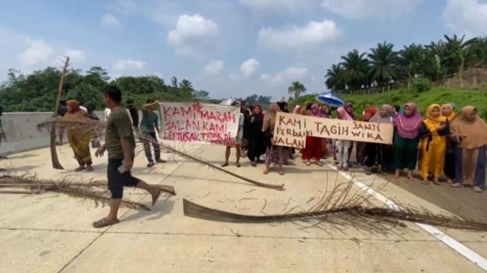 Warga Margamulya Blokade Akses Proyek Tol Serang–Panimbang