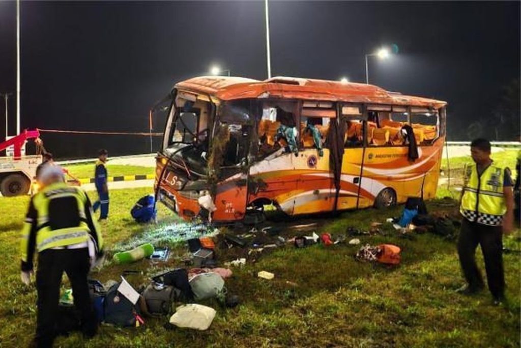 Bus Wisata ALS Kecelakaan di Padang Pariaman, 2 Tewas dan Puluhan Terluka