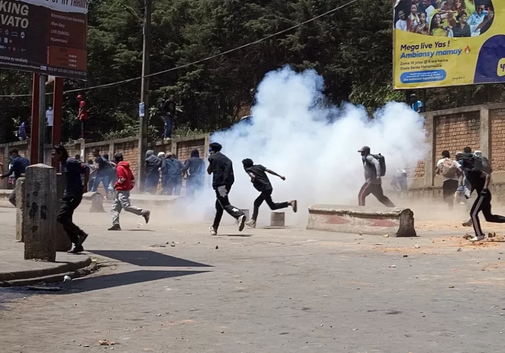 Dihantam Demo, Presiden Madagaskar Bubarkan Pemerintahannya