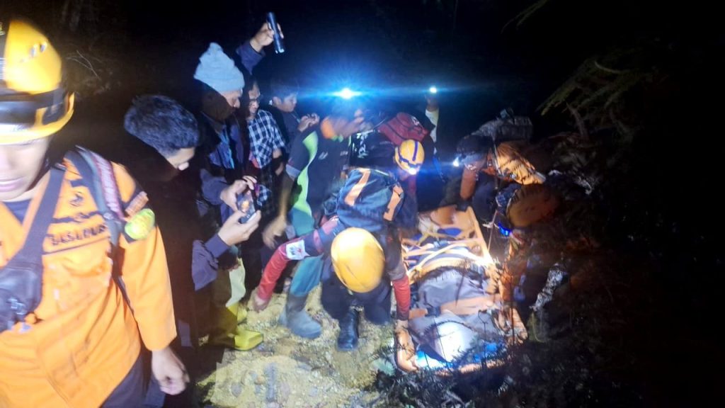 Enam Remaja Terjebak di Air Terjun Sarasah, Satu Dievakuasi ke RS