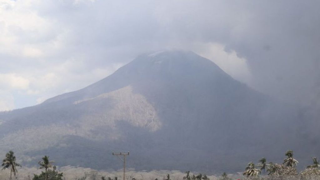 Hujan Guyur Puncak Gunung Lewotobi, Ancaman Lahar Intai Warga