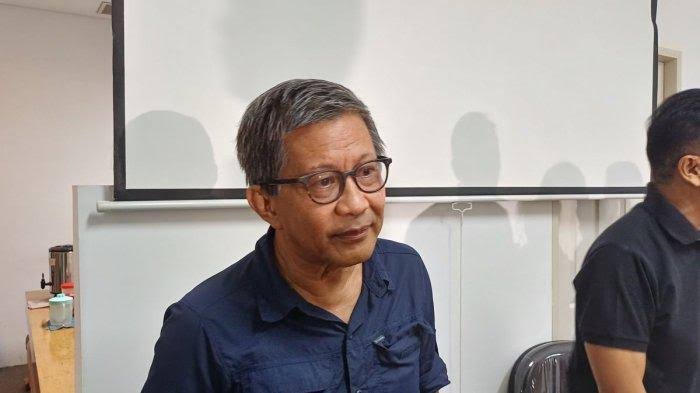 Rocky Gerung Bedakan Pendemo dan Perusuh