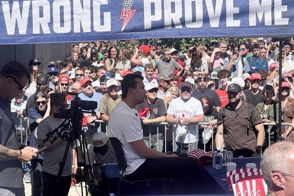 Penembakan di Utah: Aktivis Charlie Kirk Meregang Nyawa