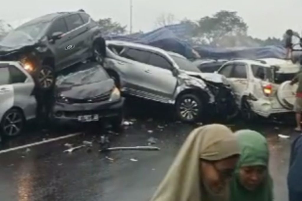 Kecelakaan Beruntun Enam Kendaraan di Tol Pluit, Diduga Akibat Truk Rem Blong