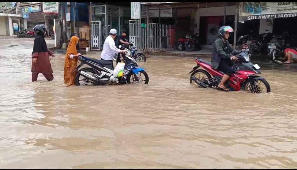 15 Lokasi di Samarinda Terendam Banjir, Sejumlah Rumah Ambruk