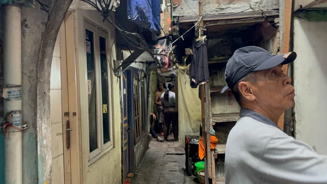 Kisah Warga Tanah Tinggi Jakpus, Mengais Rezeki dari Sampah di Pinggir Rel