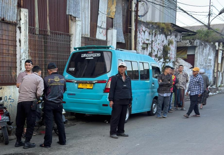 Sopir Angkot Sukabumi Tewas di Dalam Kendaraan