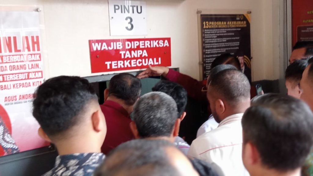 Tetangga RI Darurat, Ratusan Penerbangan Bata