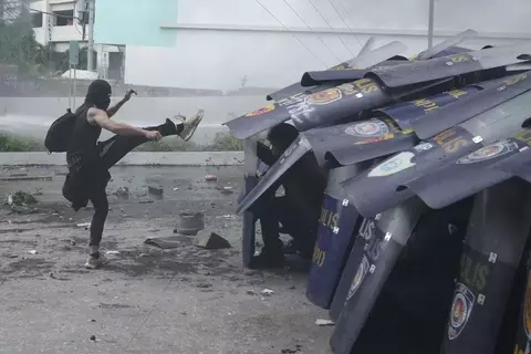 Ratusan Orang Ditangkap saat Demo Antikorupsi Manila