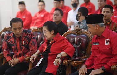 PDIP Klaim Jokowi Sokong Prabowo-Gibran Dua Periode karena Kepentingan Keluarga