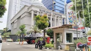 MK Tolak Uji Materi Kolom Agama