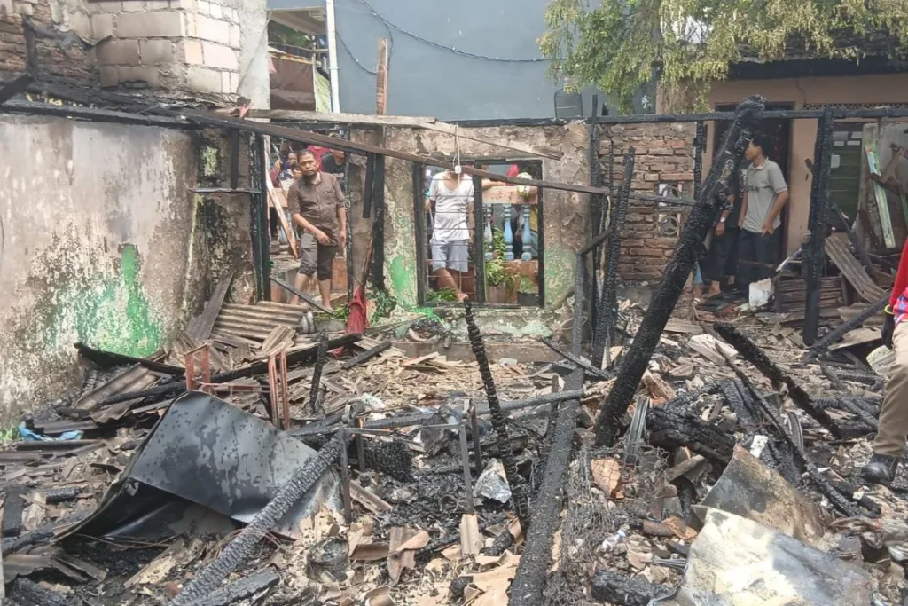 Kebakaran Rumah di Kramat Jakpus Berhasil Dipadamkan