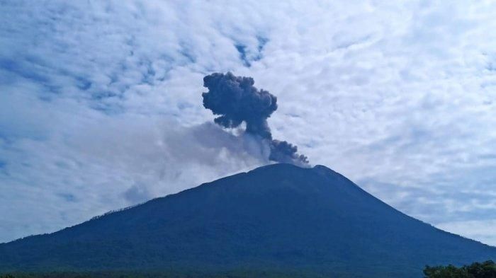 Gunung Ile Lewotolok Erupsi 73 Kali, Warga Diminta Waspada