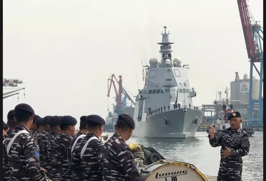 KRI Brawijaya-320 Sandar di Tanjung Priok Usai 44 Hari Berlayar
