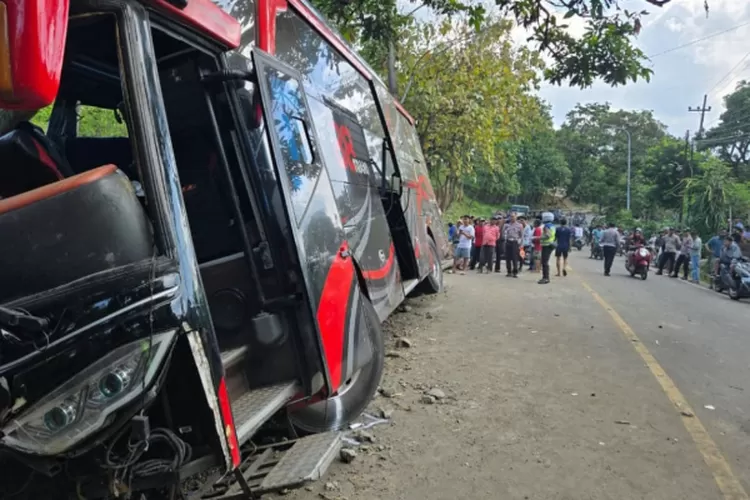 Delapan Nyawa Melayang dalam Kecelakaan Bus Rombongan RSBS