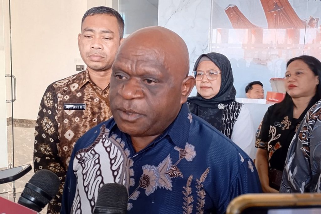 Natalius Pigai Usul Halaman DPR Jadi Ruang Demo
