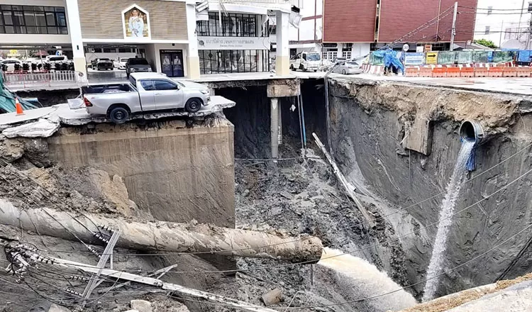 Sinkhole Raksasa Muncul di Bangkok, Warga Dievakuasi