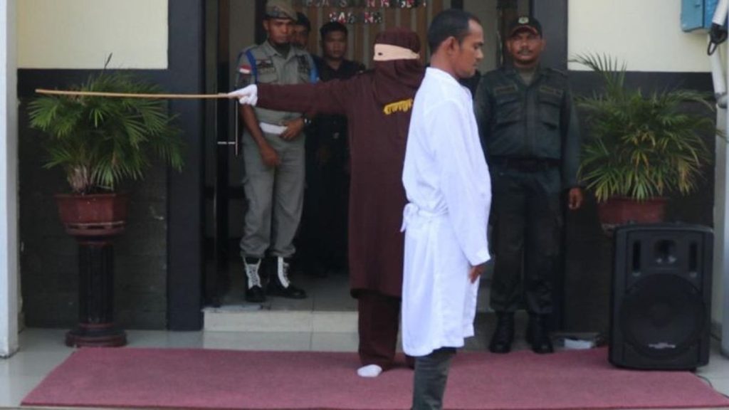 Kejari Sabang Eksekusi Hukuman Cambuk untuk Pelanggar Maisir