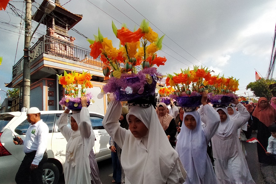 Warga Kepaon Meriahkan Maulid Nabi dengan Pawai Telur Hias