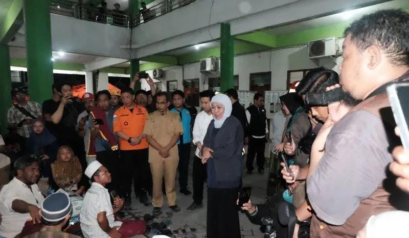 Khofifah Pantau Ketat Evakuasi Musala Ponpes Ambruk di Sidoarjo