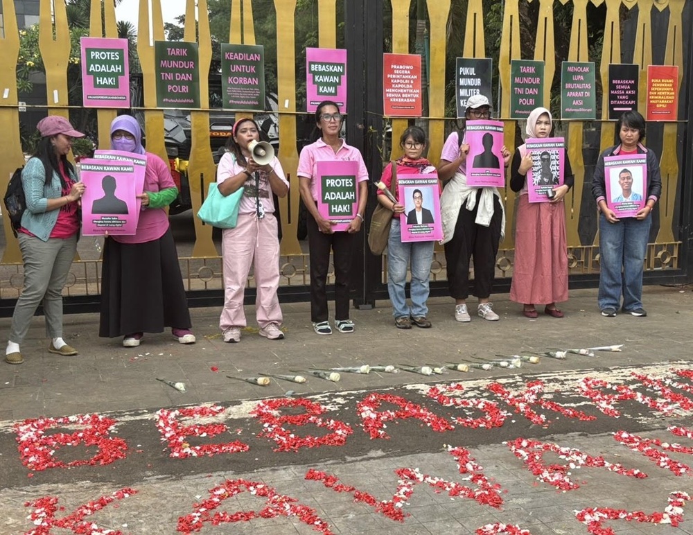 Aliansi Perempuan Indonesia Gelar Tabur Bunga, Desak Aktivis Dibebaskan